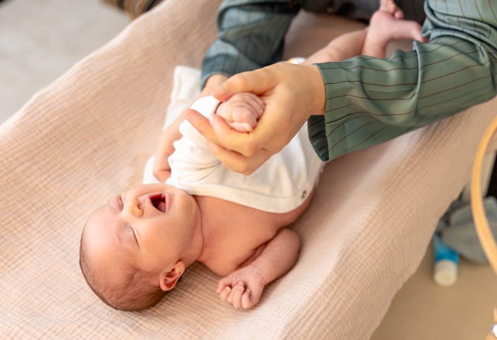 thyroid symptoms in newborn